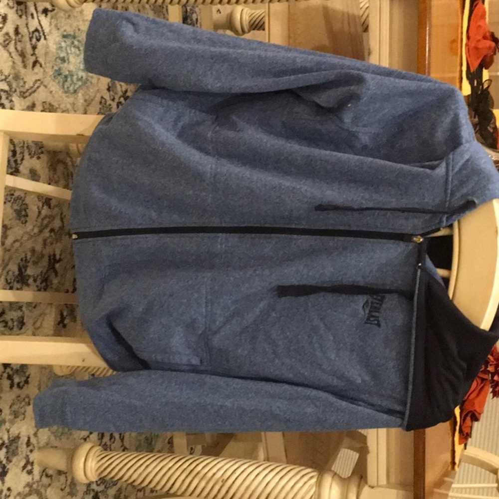 Blue  large everlast hoodie never worn
